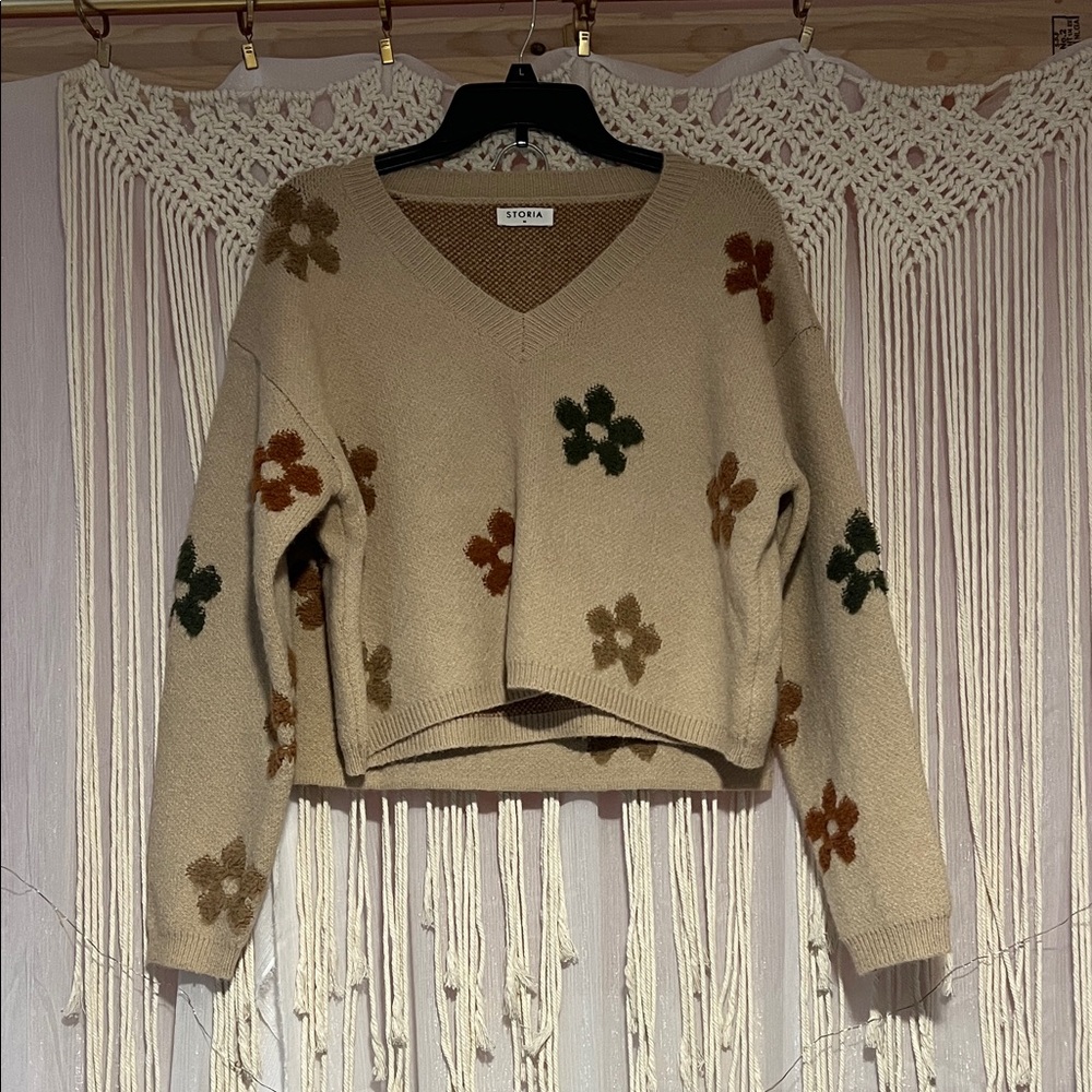 Storia Tan Floral V-Neck Sweater